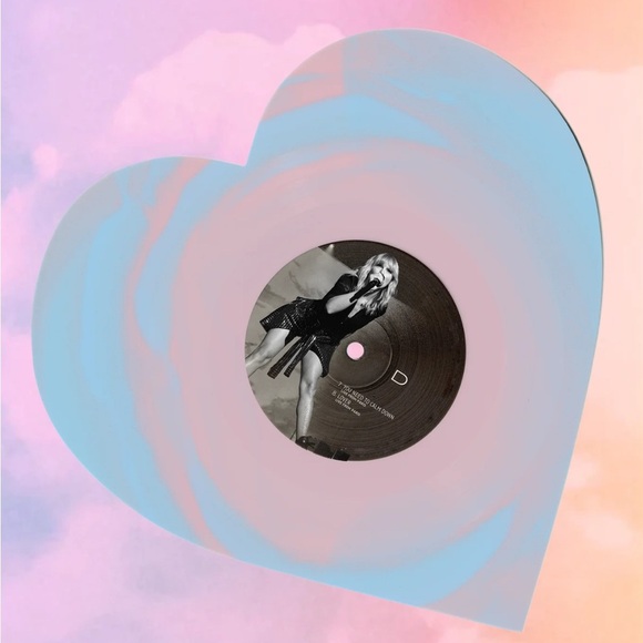 Taylor Swift Lover (Live From Paris) Heart Shaped
Vinyl (2025) - Picture 10 of 11